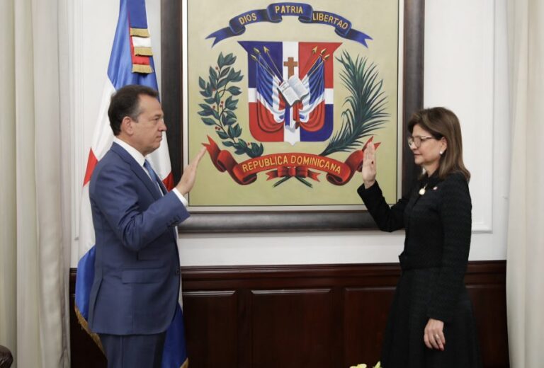 Ito Bisonó asume la Cancillería: Raquel Peña lo juramenta como nuevo ministro de Relaciones Exteriores