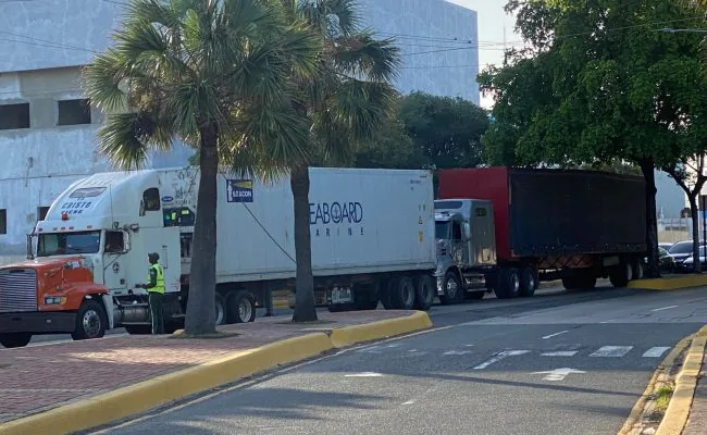Residentes de Gazcue exigen frenar el tránsito de camiones en el Malecón tras mortal accidente