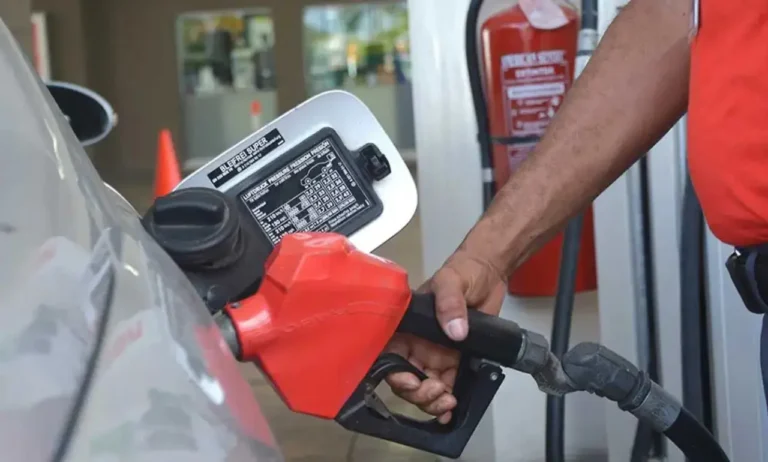 Gobierno sube entre 5 y 9 pesos a las gasolinas y el gasoil; congela el GLP