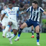 Rayados de Monterrey asesta golpe clave 2-1 a Cruz Azul
