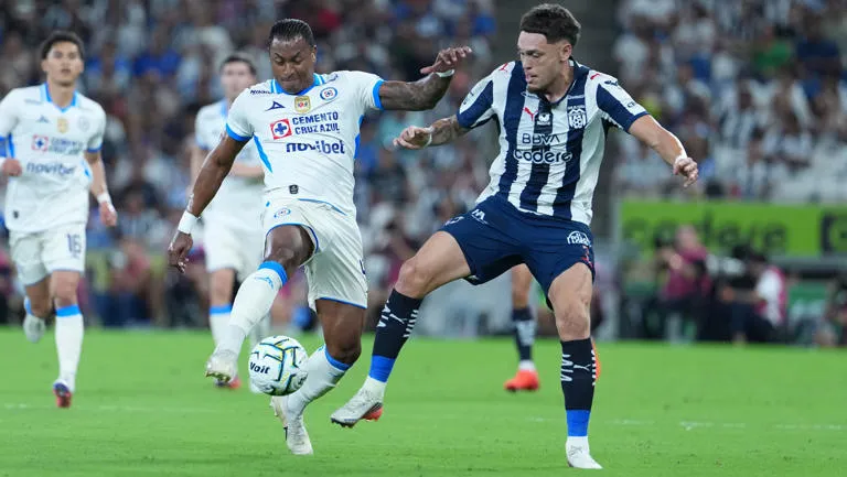 Rayados de Monterrey asesta golpe clave 2-1 a Cruz Azul