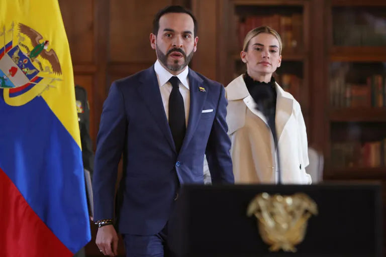 Familia tradicional en Colombia: 1 debate clave y alerta oficial