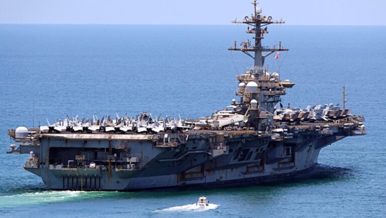 Agotados e impacientes por volver: marineros del USS Lincoln relatan el peor despliegue de sus vidas