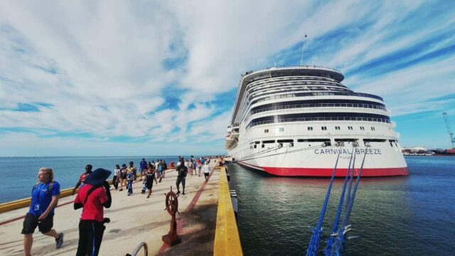 Carnival rebate a su rival Royal Caribbean y evita comprar hoteles