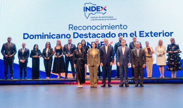 Presidente RD reconoce a 14 dominicanos destacados en EU