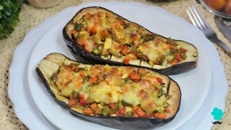 Receta de Berenjenas rellenas de verduras: cremosas y con un queso gratinado crujiente