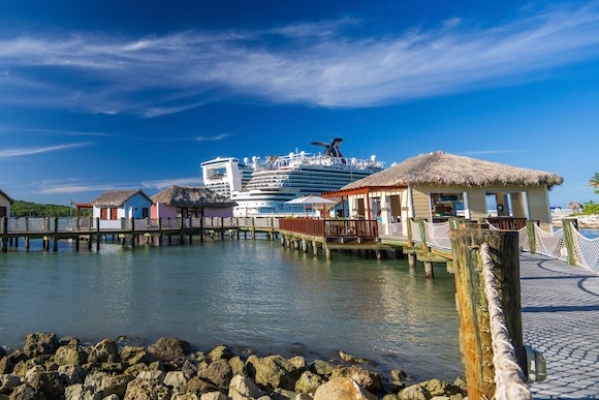 Carnival transforma sobras en alimento para granjas locales en Amber Cove