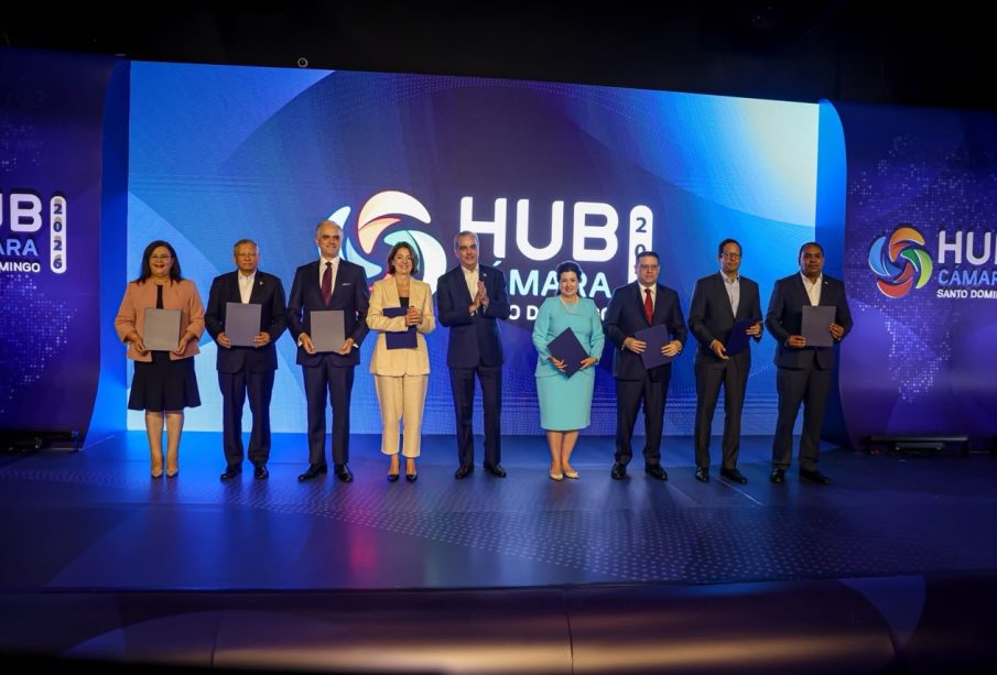 Competencias digitales: De Camps valora plan de AWS con 50000 becas en 2026