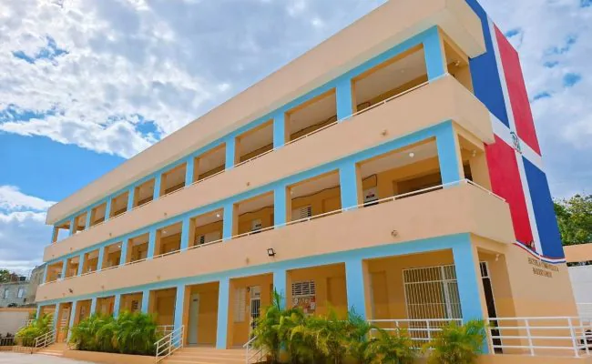 Centros educativos del país funcionan al 98 % en 1 Informe Oficial
