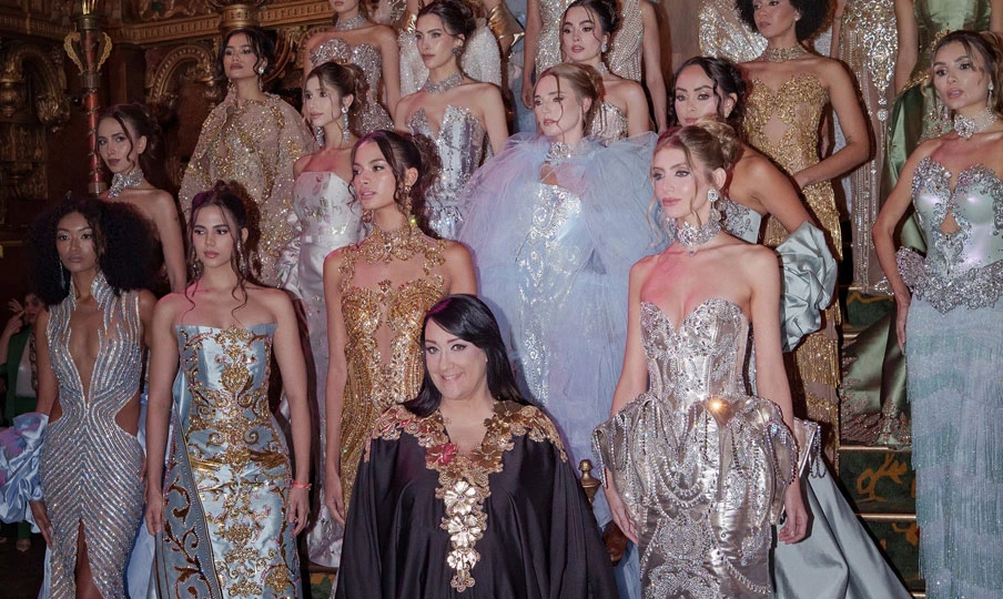 Giannina Azar impacta 2026 con desfile inmersivo en Nueva York