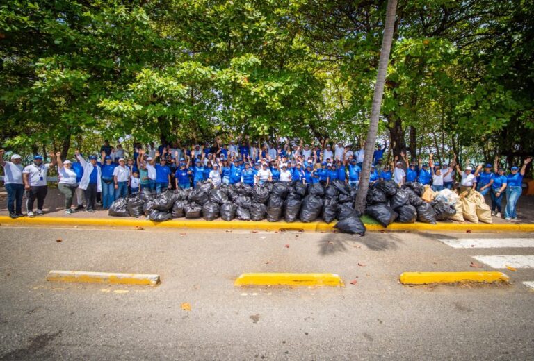 Limpieza de costas en Puerto Plata recolecta 3.458 libras de desechos