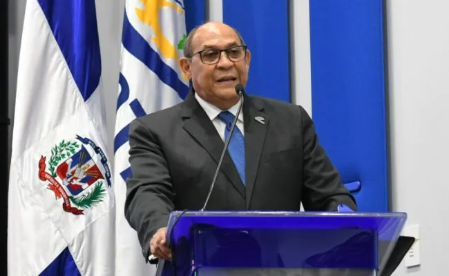 Mescyt entrega 10,000 becas a jóvenes dominicanos en 2026