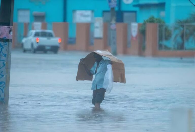 Onda tropical provocará lluvias y tormentas en 9 provincias en 2026