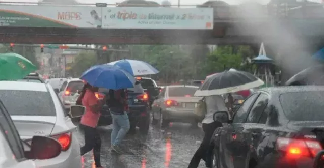 Onda tropical causa precipitaciones e inundaciones este 2026