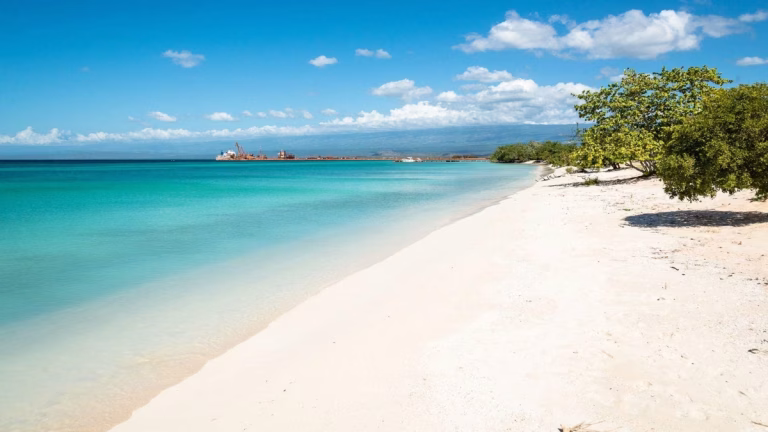 Nuevos hoteles y aeropuerto impulsarán el gran destino turístico de Pedernales en 2026