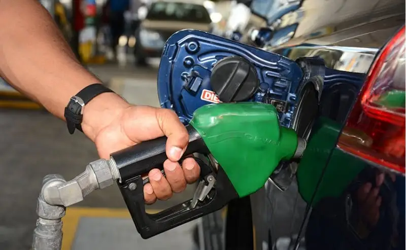 Congelan precios de principales combustibles; mientras otros aumentan