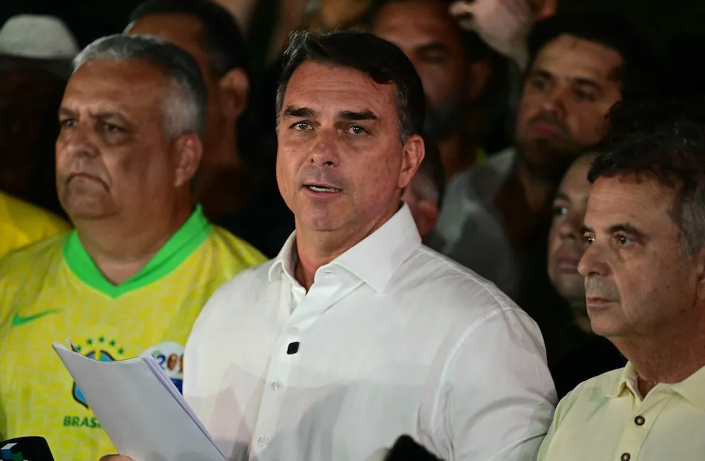 Flávio Bolsonaro: Alerta y rechazo al balotaje