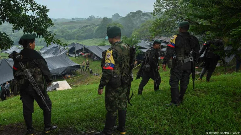 Jefe de armados extraditado por Colombia llega a EE. UU.