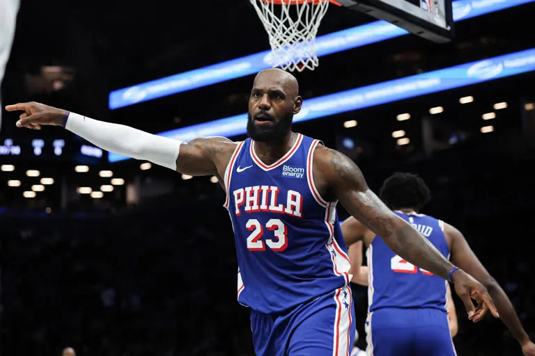 LeBron James frente a los Sixers