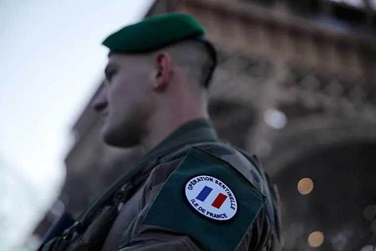 Despliegue del Ejército sacude a Francia ante caos violento