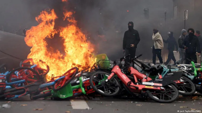 Disturbios en Francia desatan histórica ola de encarcelamientos
