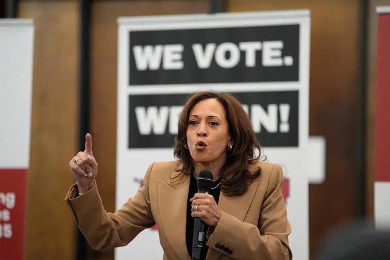 Kamala Harris sacude las elecciones con su impactante gira