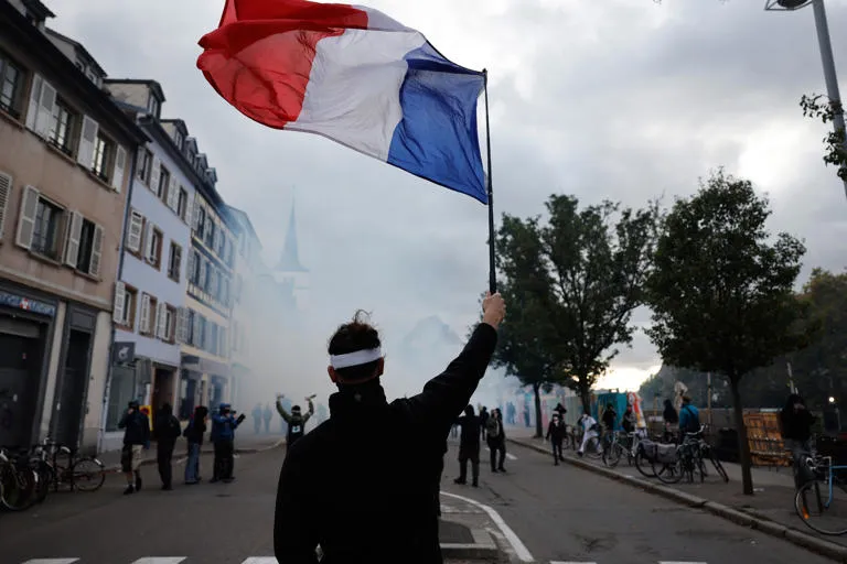 Protestas en Francia: 400.000 desafían en choque histórico