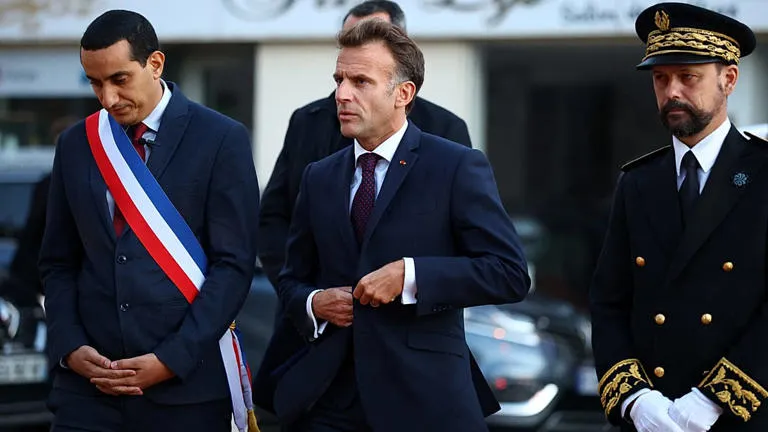 Atentado terrorista racista: Macron alerta sobre odio letal