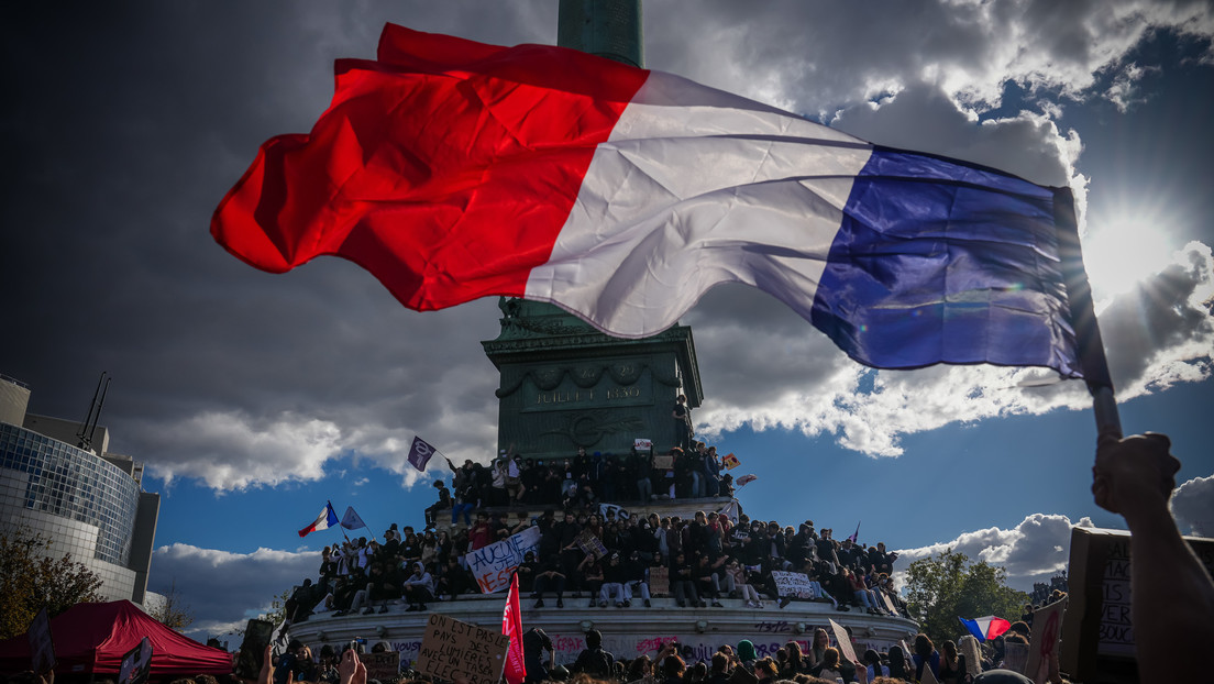 ¿Cómo los disturbios en Francia acorralan a Macron en sus últimos meses en el cargo?