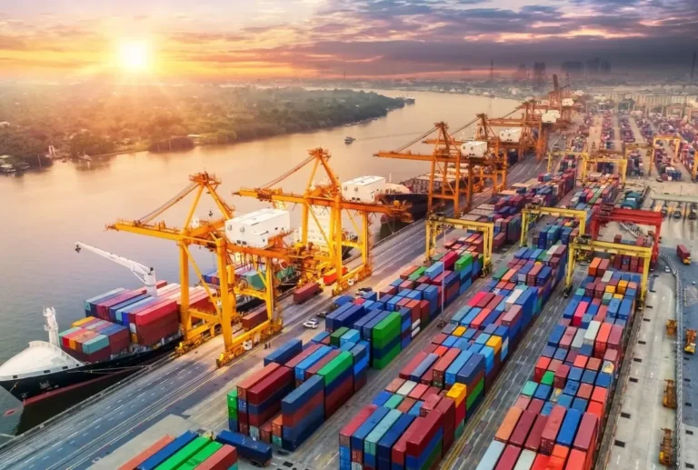 Exportaciones de China se disparan y crece superávit