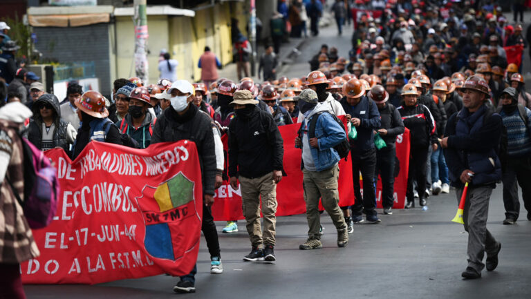 La fuerza campesina se lanza a las calles de Bolivia contra el "segundo plan Cóndor" de EE.UU.
