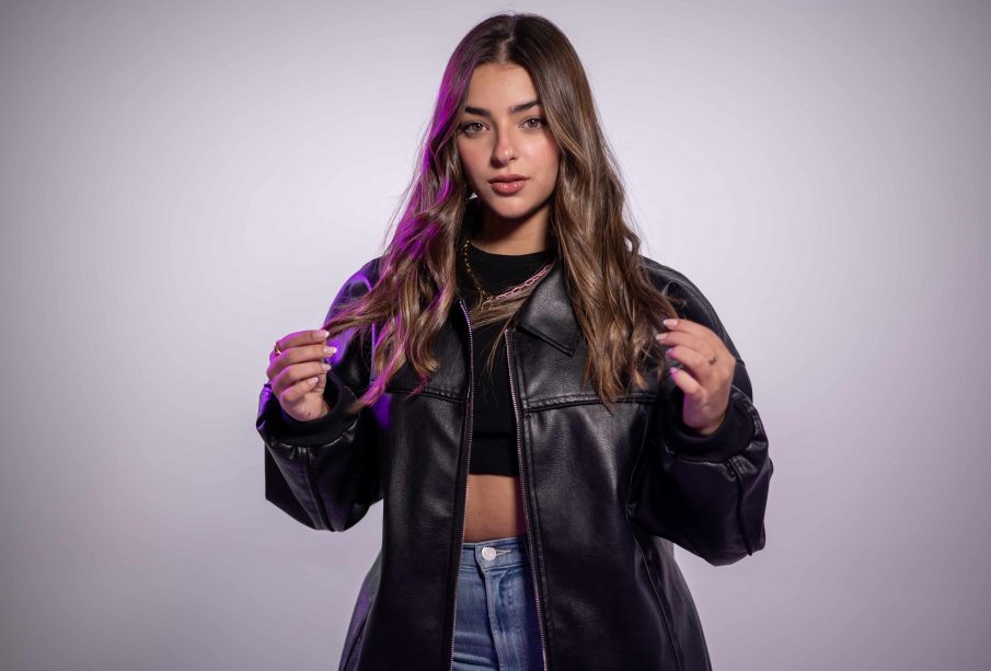 Adri Torrón estrena 2026 balada pop junto a María Parrado