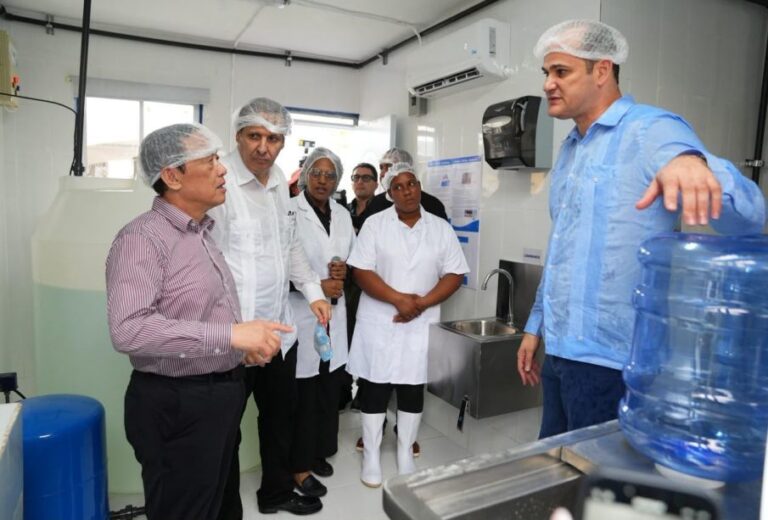 Víctor Atallah valora visita de la FAO para impulsar salud escolar