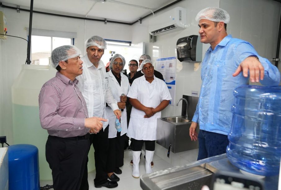 Víctor Atallah valora visita de la FAO para impulsar salud escolar