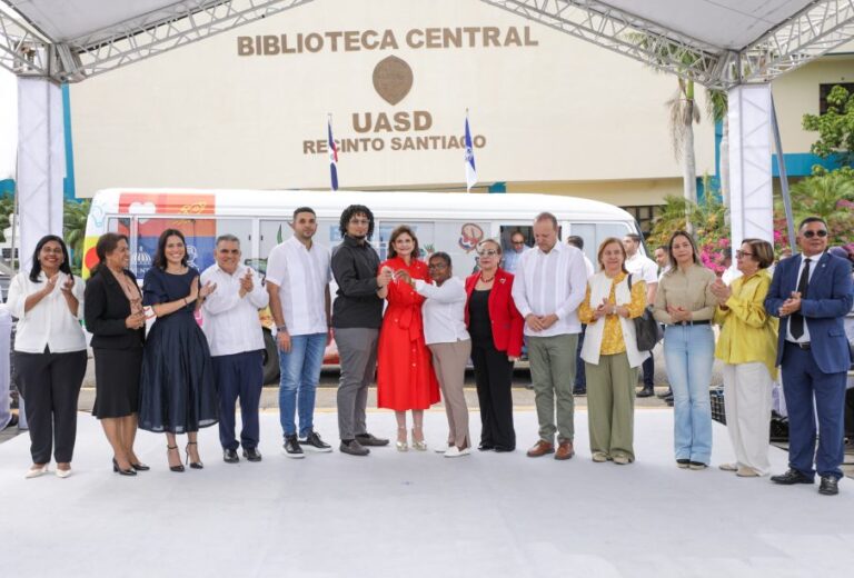 Transporte universitario en el Cibao recibe impulsó con 15 autobuses