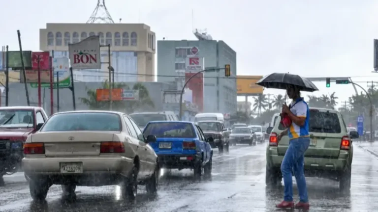Alerta verde en 7 provincias por onda tropical y lluvias