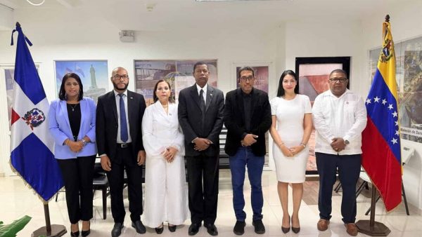 Reabren en Caracas consulado de la República Dominicana