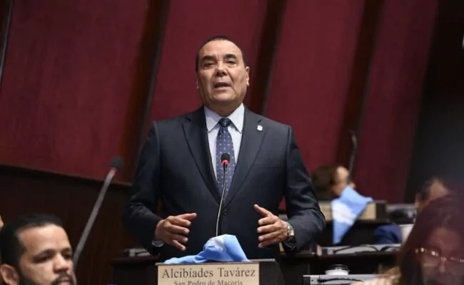 Diputado propone reducir 30% los intereses de tarjetas de crédito