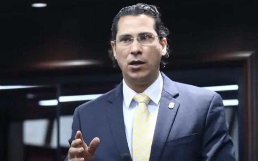 Nueva cédula no debe renovarse bajo presión según el diputado de Fuerza del Pueblo