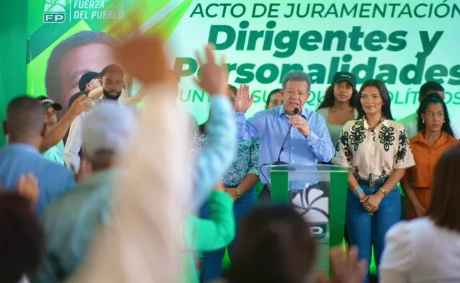 Leonel Fernández encabeza impacto político con 3 nuevas juramentaciones en San Cristóbal