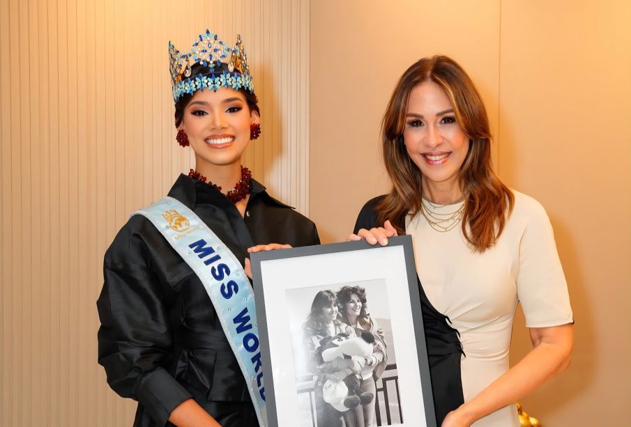 Mariasela Alvarez recibe un histórico regalo y homenaje