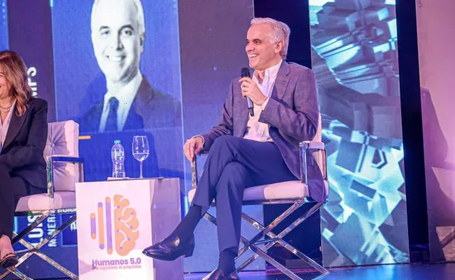 Ministerio de Educación impulsa transformación digital e inteligencia artificial en escuelas