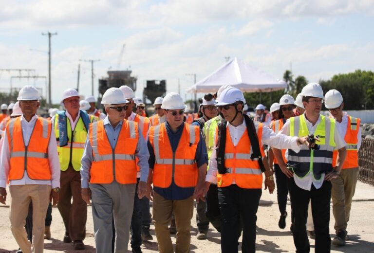 Obras Públicas, Portuaria y el BID supervisan avances de la nueva terminal del Puerto de Manzanillo