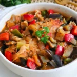 Receta de Pollo con sanfaina: el plato tradicional catalán que convierte unas verduras en un guiso muy sabroso