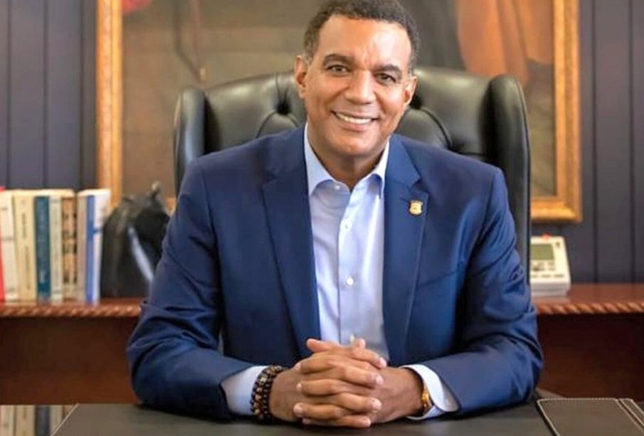 Senador Carlos Gómez prioriza la defensa del voto en el exterior en 2026