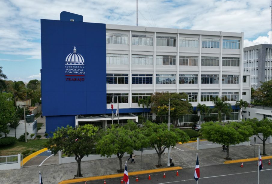 Ministerio de Trabajo otorga plazo de 30 días a bancas