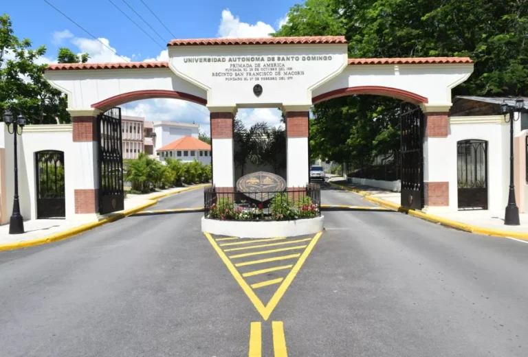UASD suspende docencia y labores por alertas meteorológicas