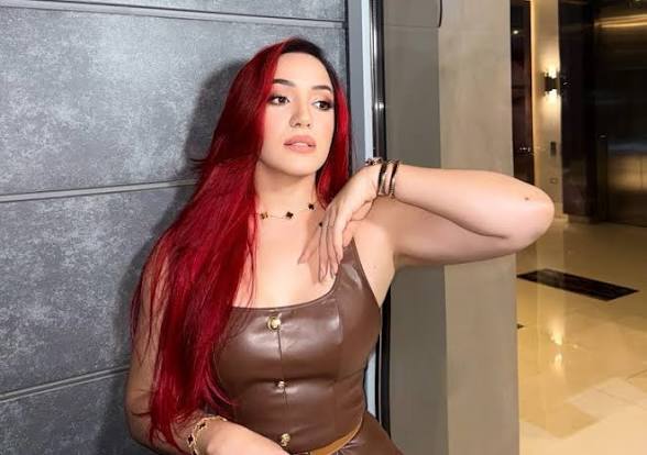 Karen Yapoort enciende las redes con misterioso proyecto televisivo